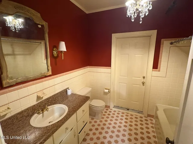 $325,000 | 406 Leflore Avenue, Belzoni, MS 39038