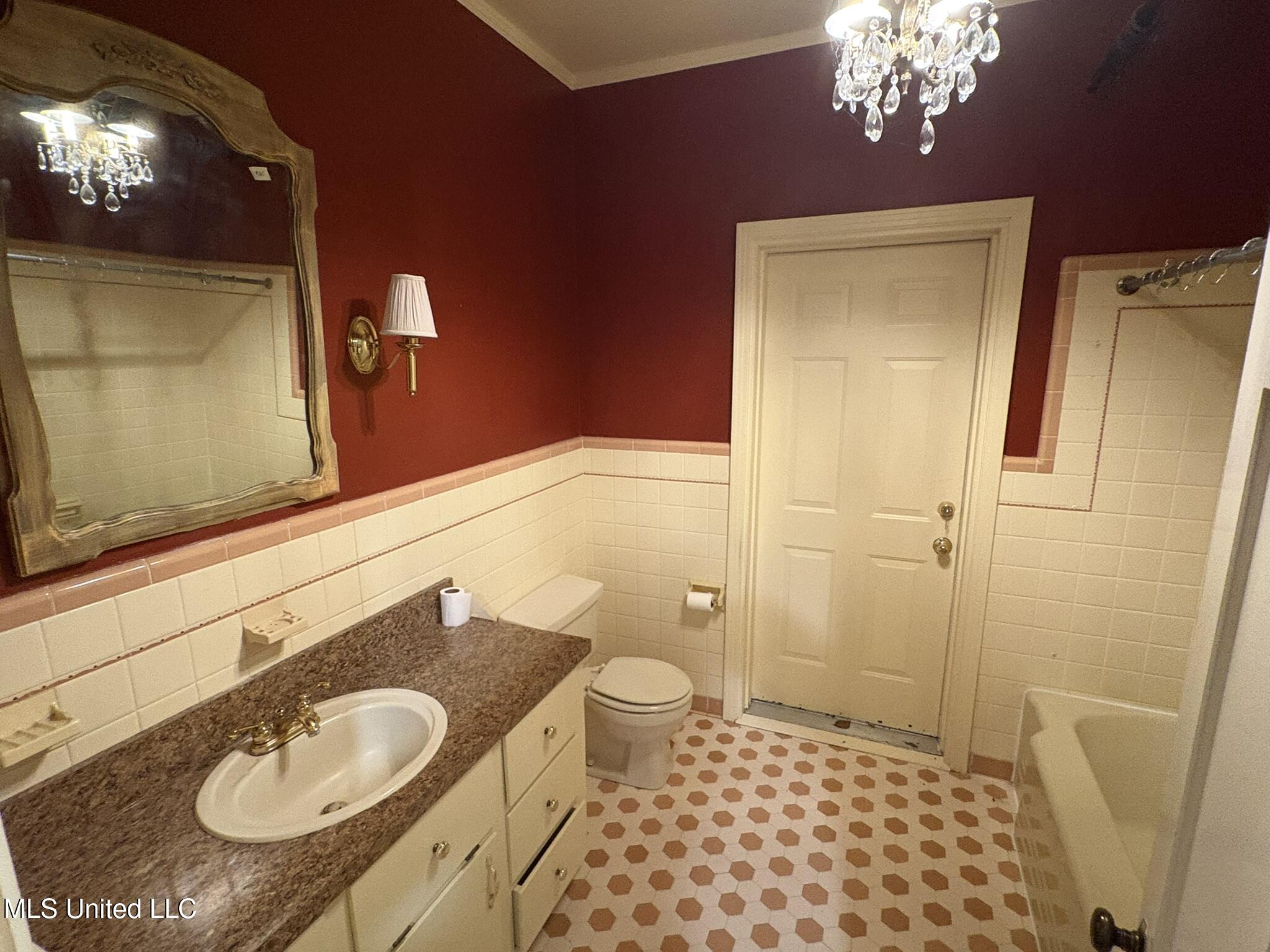 406 Leflore Avenue Belzoni, MS 39038 - Photo 19 of 28 Bathroom 1 JJ