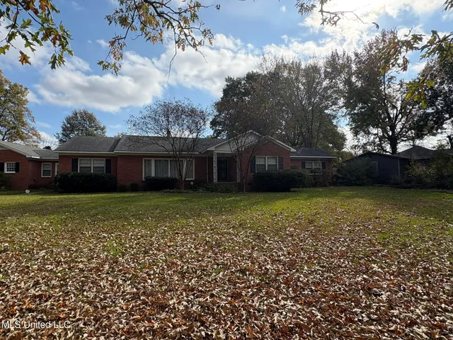 $325,000 | 406 Leflore Avenue, Belzoni, MS 39038