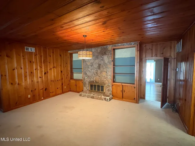 $325,000 | 406 Leflore Avenue, Belzoni, MS 39038