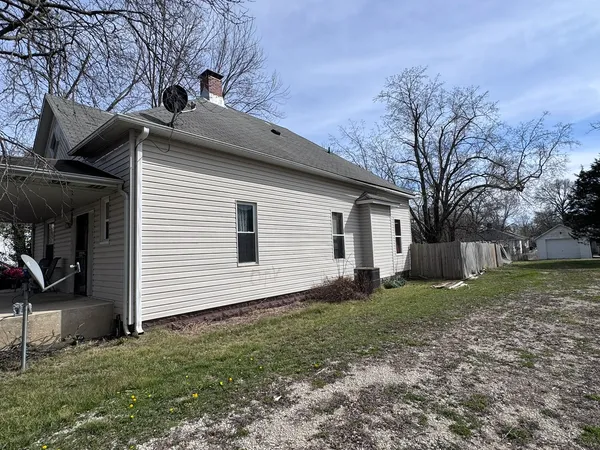 $120,000 | 325 West Porter Street, Salem, IL 62881