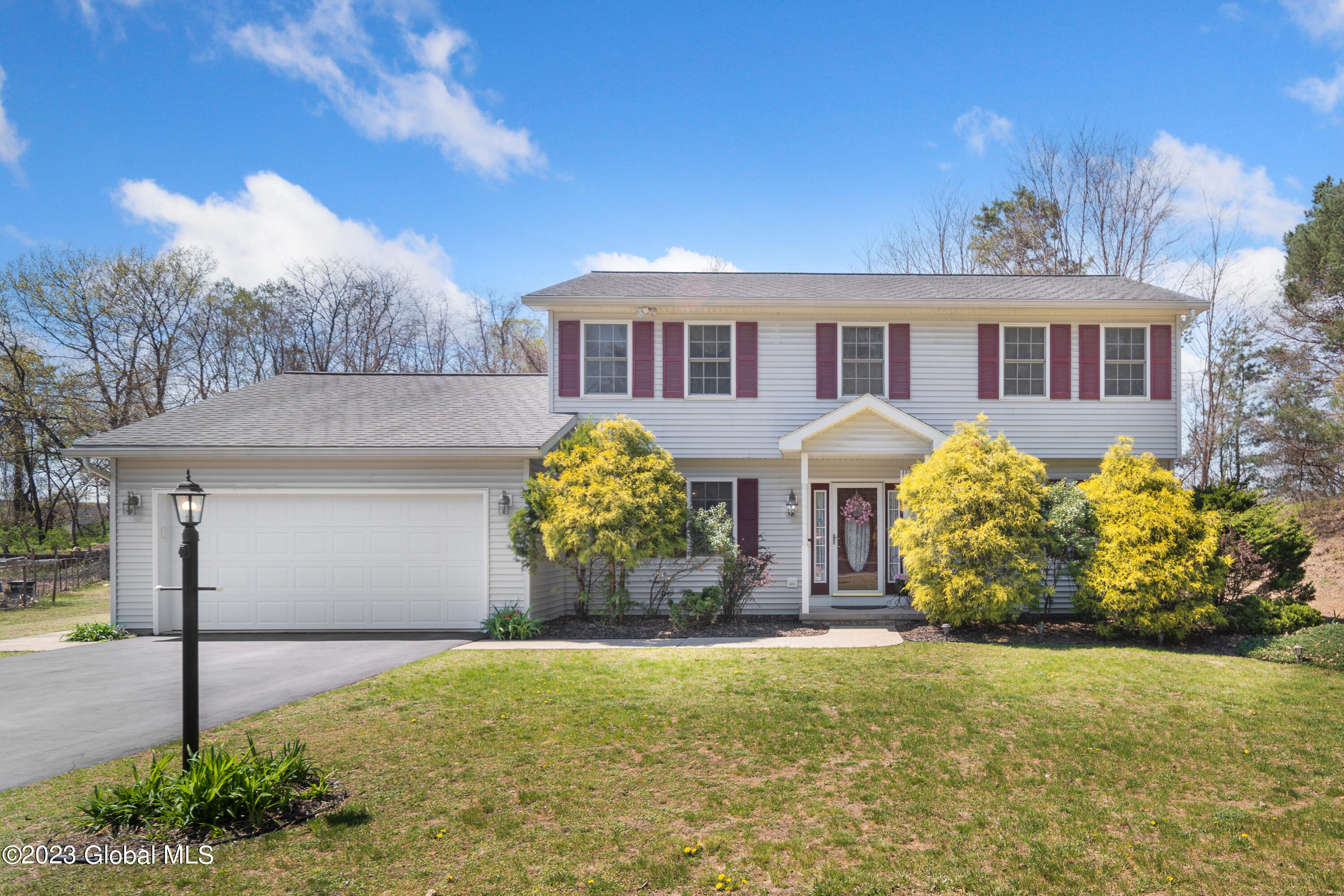 38 Dorlyn Road Colonie, NY 12205 - Photo 1 of 27 Exterior 01