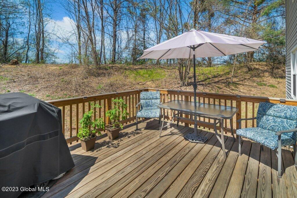 38 Dorlyn Road Colonie, NY 12205 - Photo 12 of 27 Exterior 02