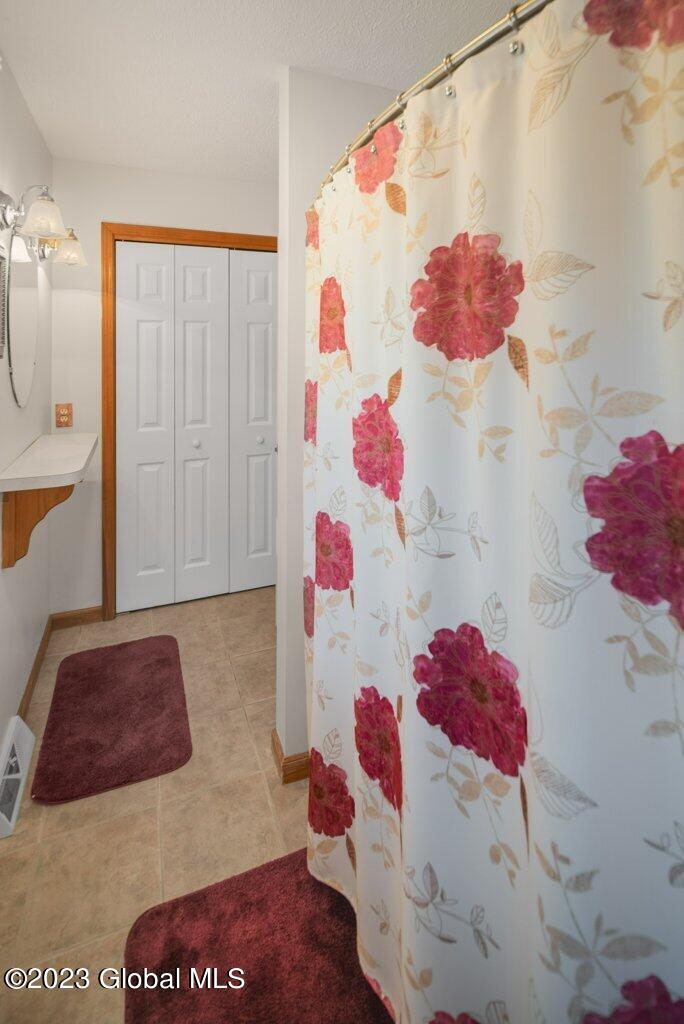 38 Dorlyn Road Colonie, NY 12205 - Photo 16 of 27 Interior 13