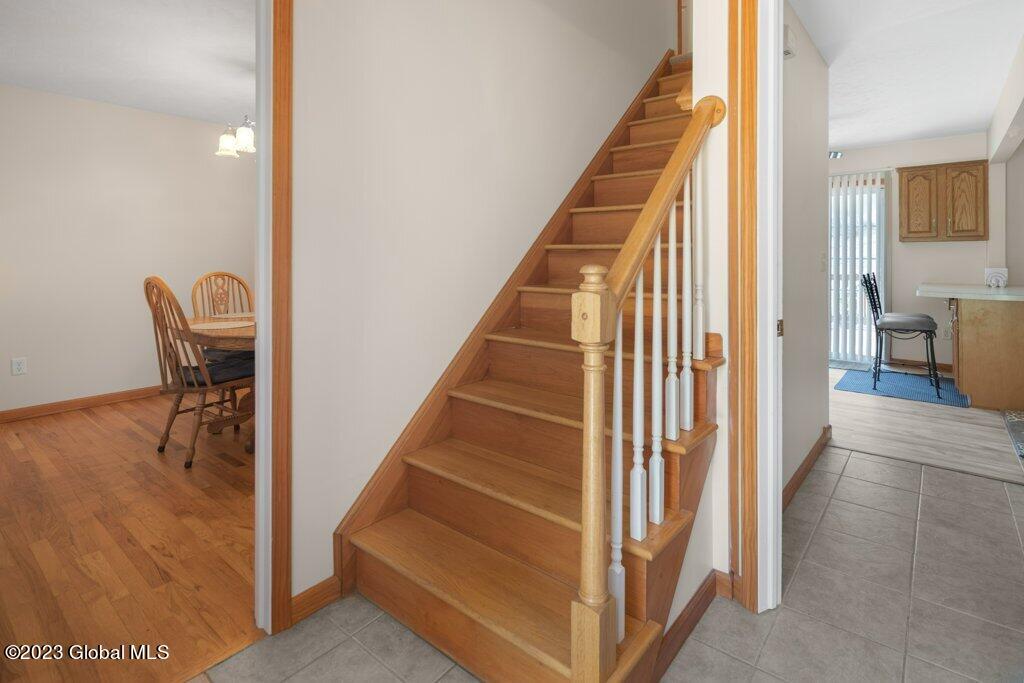 38 Dorlyn Road Colonie, NY 12205 - Photo 2 of 27 Interior 01