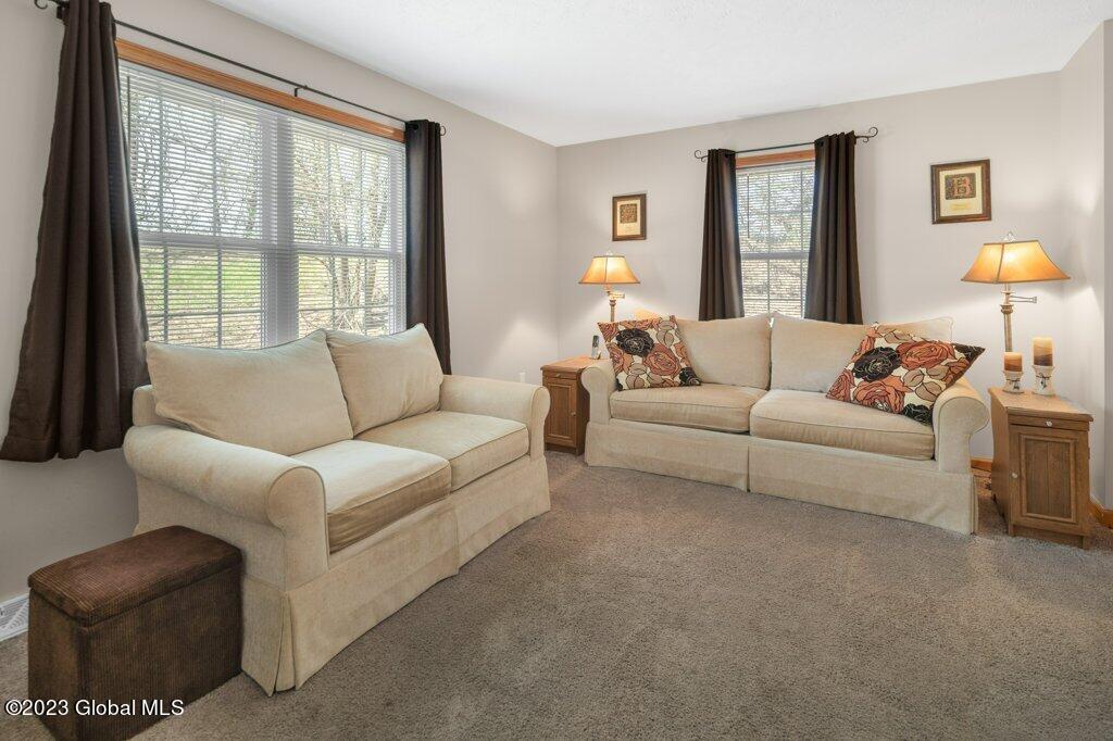 38 Dorlyn Road Colonie, NY 12205 - Photo 4 of 27 Interior 03