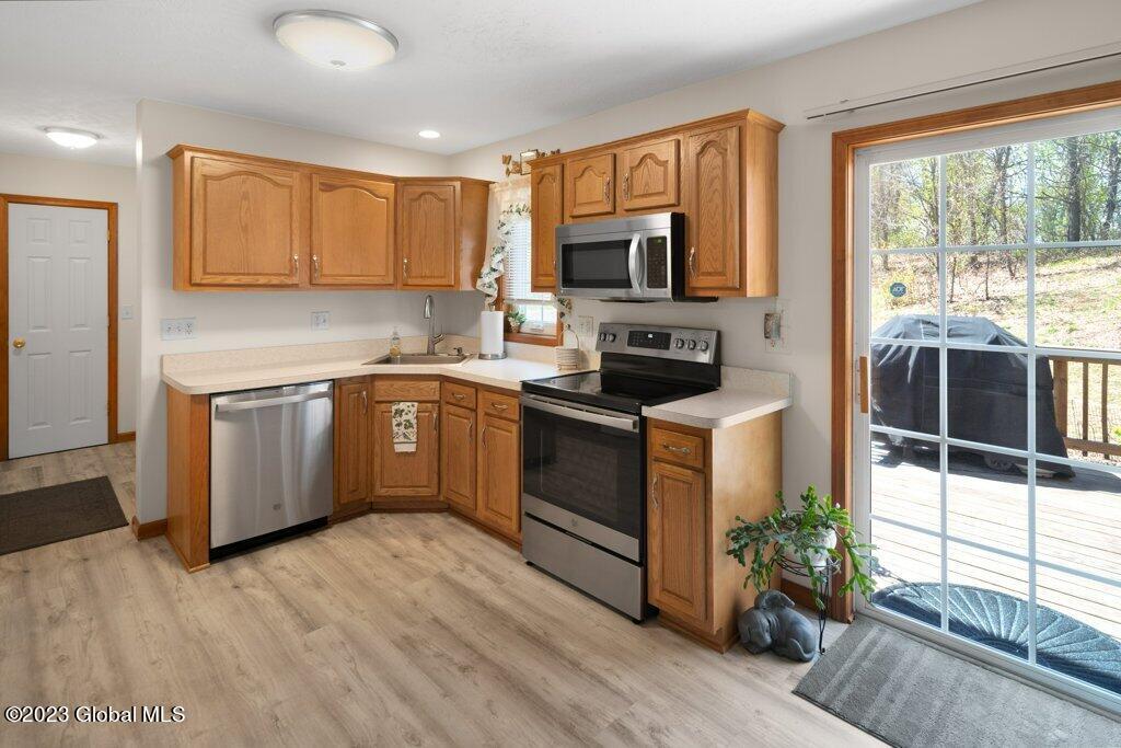 38 Dorlyn Road Colonie, NY 12205 - Photo 6 of 27 Interior 05