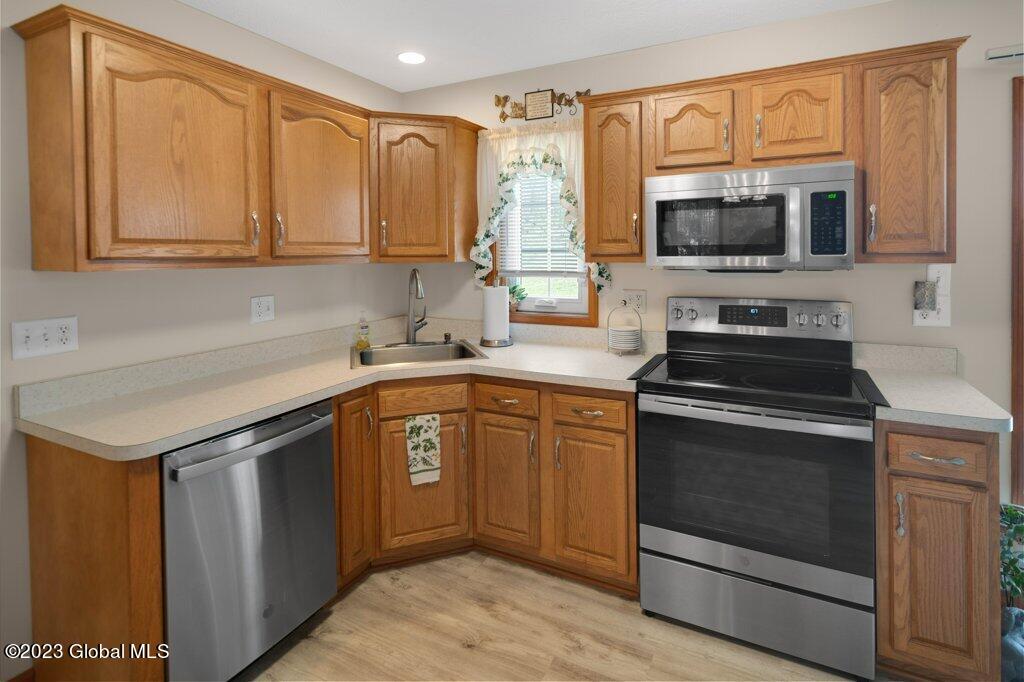 38 Dorlyn Road Colonie, NY 12205 - Photo 7 of 27 Interior 06