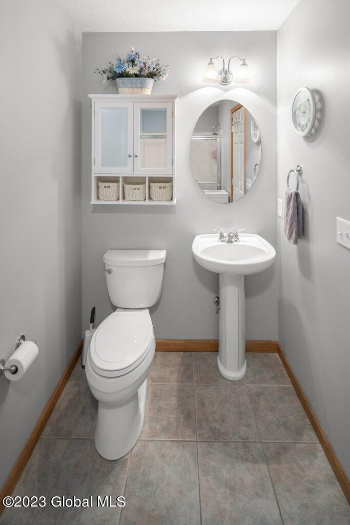 38 Dorlyn Road Colonie, NY 12205 - Photo 10 of 27 Interior 09