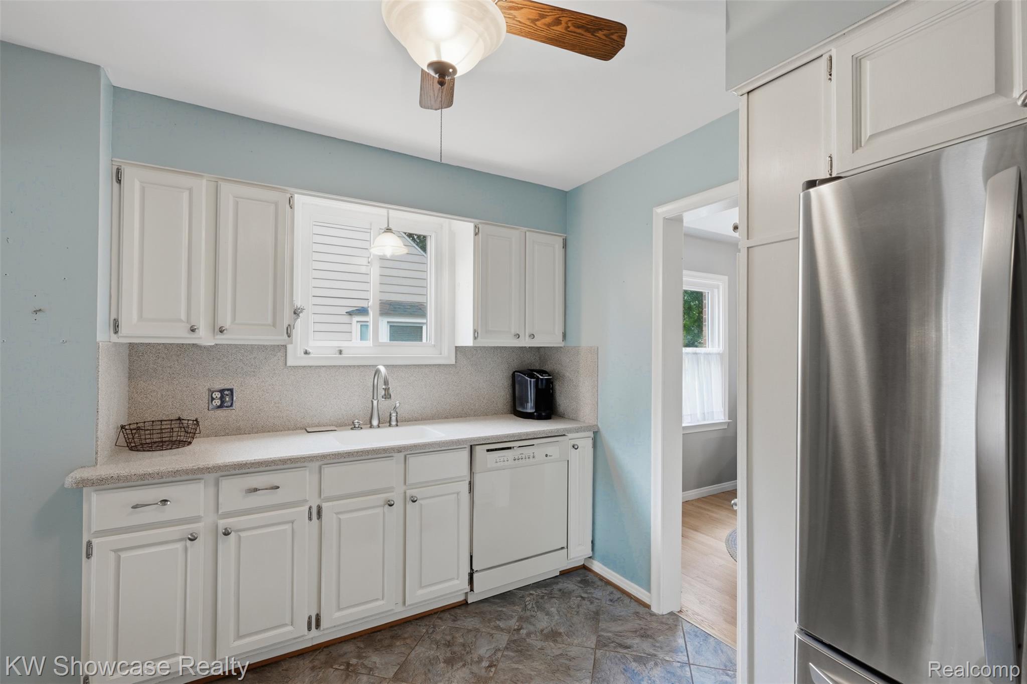 2071 Dorothea Road Berkley, MI 48072 - Photo 10 of 33 Kitchen w/ ample counter space