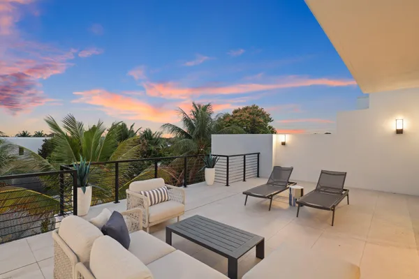 $3,750,000 | 408 Southeast 2nd Street, Delray Beach, FL 33483