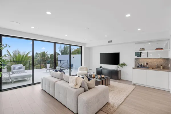 $3,750,000 | 408 Southeast 2nd Street, Delray Beach, FL 33483