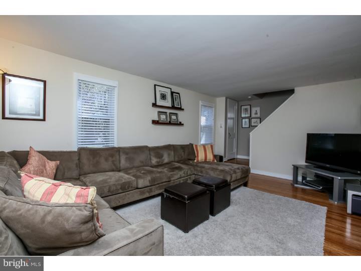 113 Sandy Bank Road Media, PA 19063 - Photo 2 of 25 Living Room