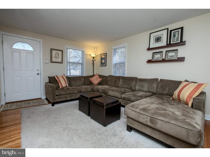 113 Sandy Bank Road Media, PA 19063 - Photo 3 of 25 Living Room
