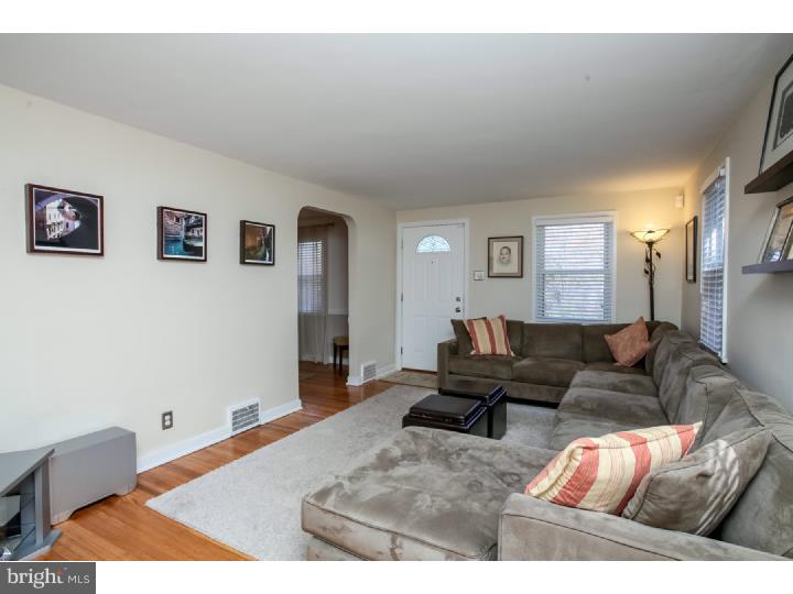 113 Sandy Bank Road Media, PA 19063 - Photo 4 of 25 Living Room