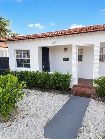$2,100 | 1121 Northeast 2nd Street, Unit 205, Fort Lauderdale, FL 33301