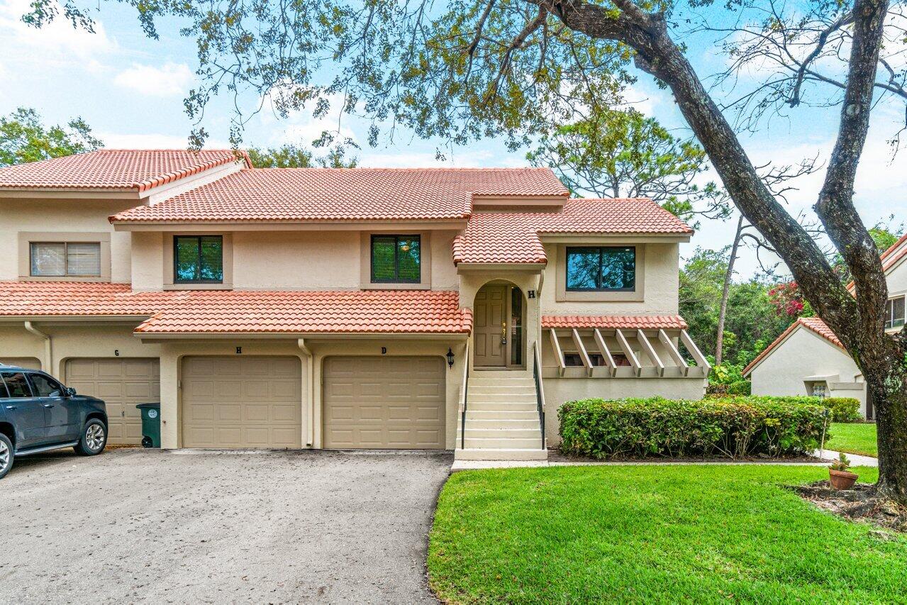 5570 Coach House Circle, Unit H Boca Raton, FL 33486 - Photo 1 of 28 001-5570CoachHouseCircle-UnitH-BocaRaton