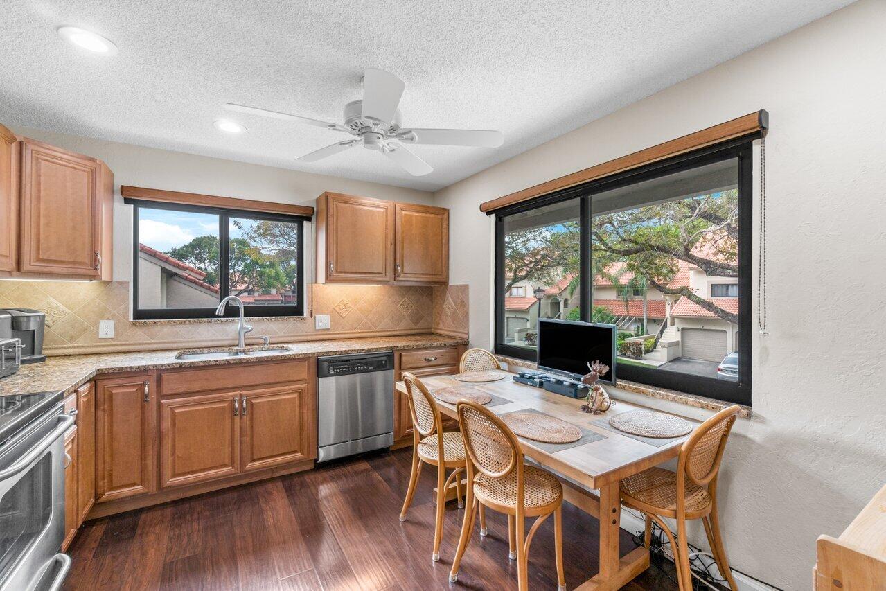 5570 Coach House Circle, Unit H Boca Raton, FL 33486 - Photo 12 of 28 007-5570CoachHouseCircle-UnitH-BocaRaton