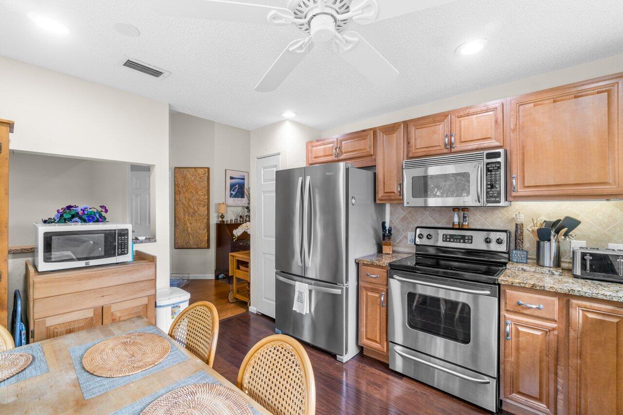 5570 Coach House Circle, Unit H Boca Raton, FL 33486 - Photo 13 of 28 010-5570CoachHouseCircle-UnitH-BocaRaton