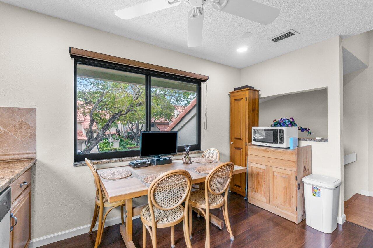 5570 Coach House Circle, Unit H Boca Raton, FL 33486 - Photo 14 of 28 009-5570CoachHouseCircle-UnitH-BocaRaton