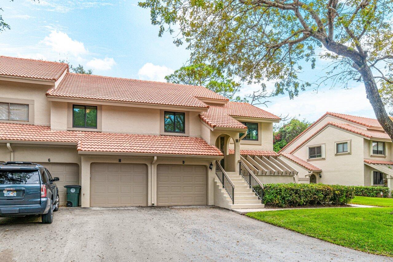 5570 Coach House Circle, Unit H Boca Raton, FL 33486 - Photo 2 of 28 002-5570CoachHouseCircle-UnitH-BocaRaton