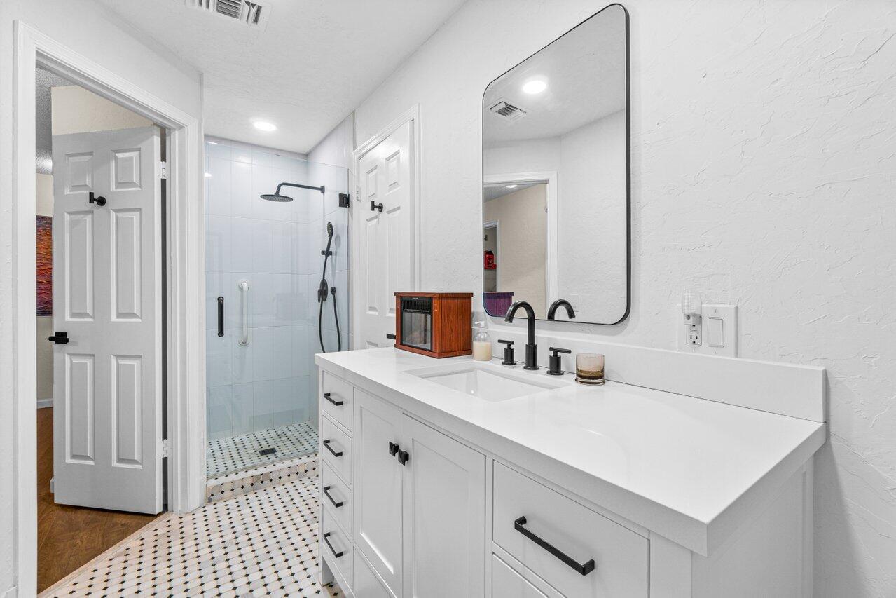 5570 Coach House Circle, Unit H Boca Raton, FL 33486 - Photo 21 of 28 17