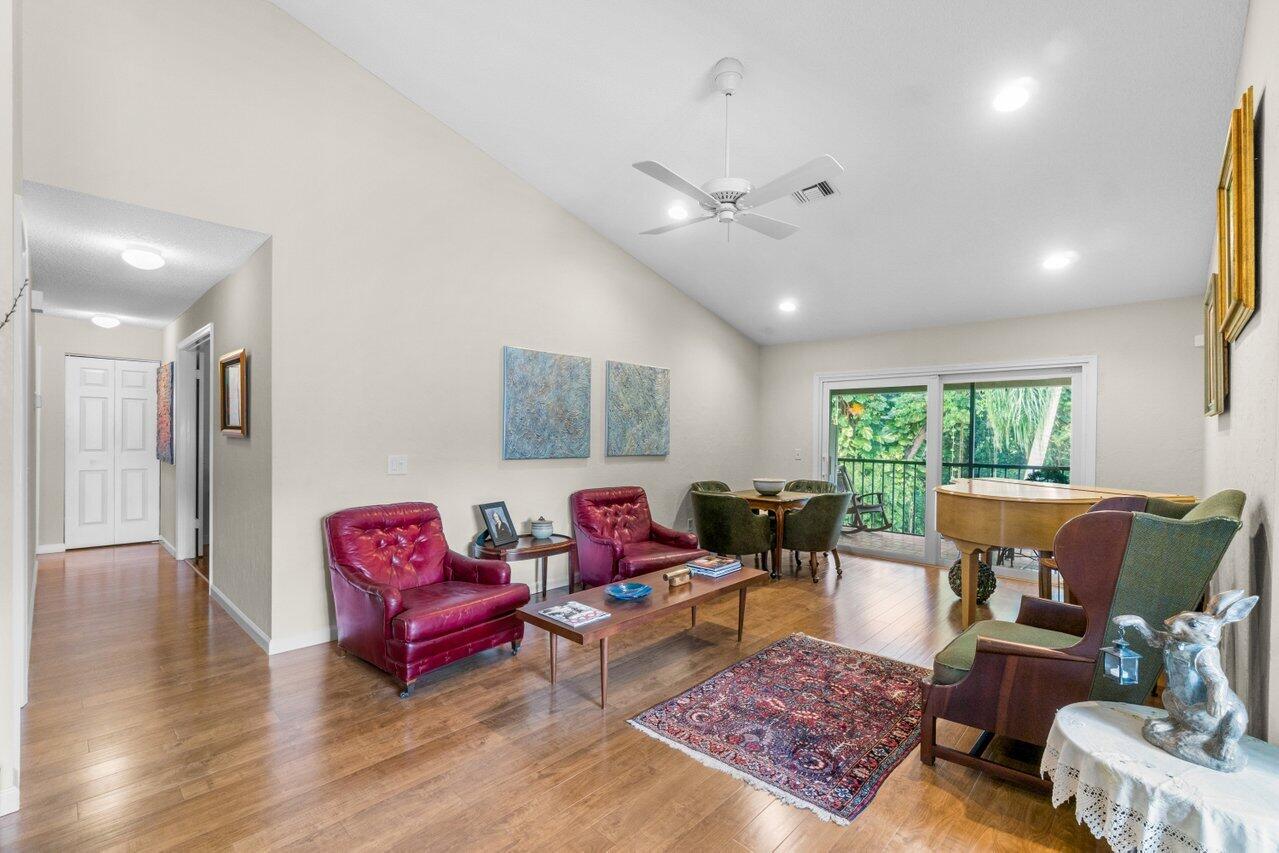 5570 Coach House Circle, Unit H Boca Raton, FL 33486 - Photo 8 of 28 006-5570CoachHouseCircle-UnitH-BocaRaton