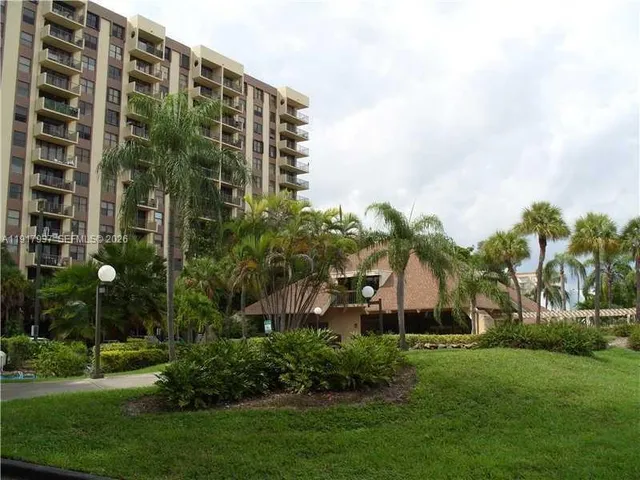 $1,650 | 1470 Northeast 123rd Street, Unit A304, North Miami, FL 33161