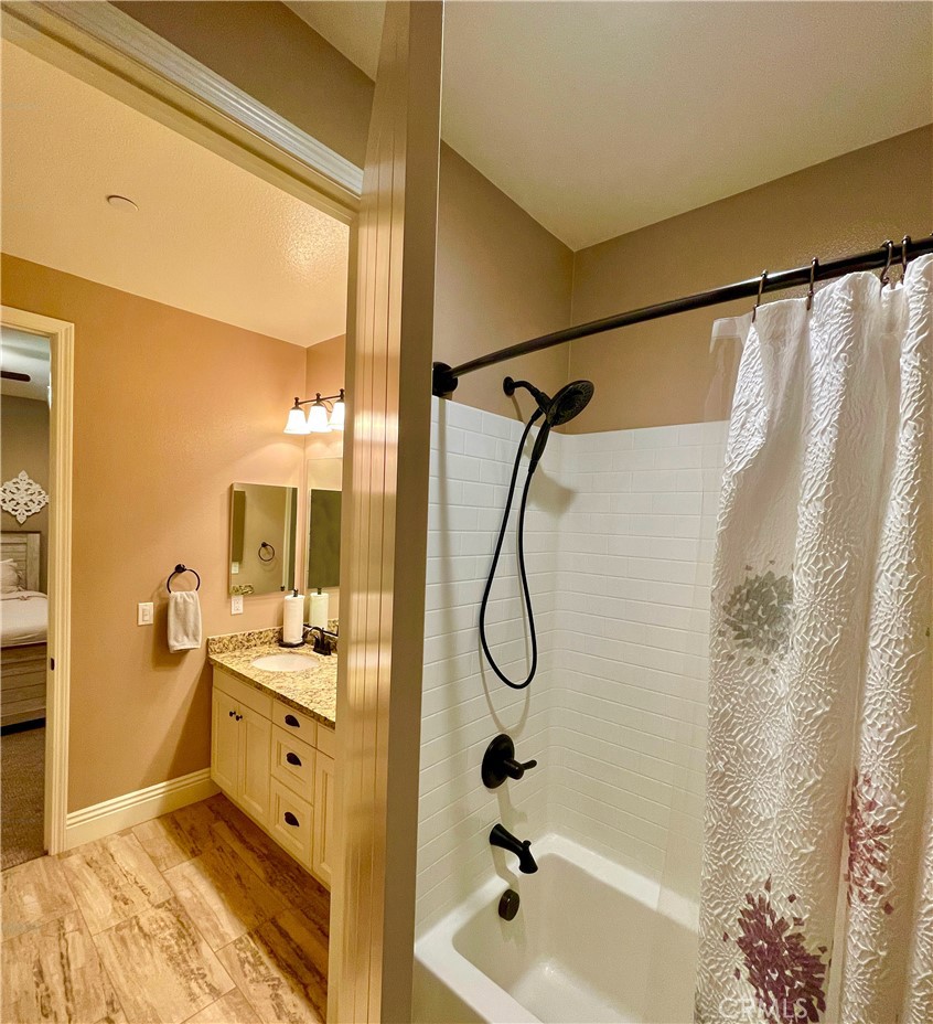 12468 Locke Circle Riverside, CA 92503 - Photo 29 of 53 Jack & Jill Tub/Shower