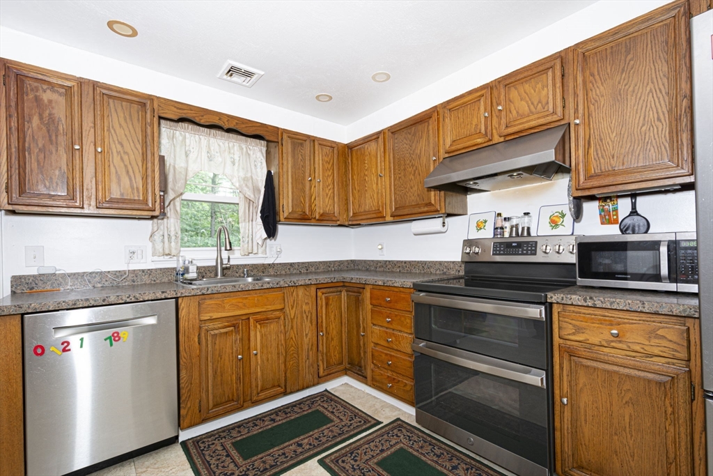 8 Cedar Road Holden, MA 01520 - Photo 9 of 34 Gallery Image 9