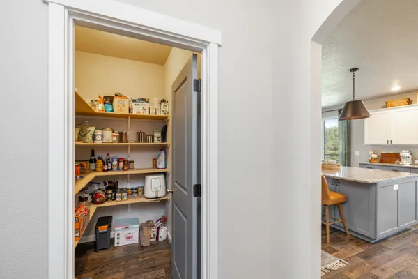 $999,999 | 6670 Stoneridge Way, Deer Park, WA 99006