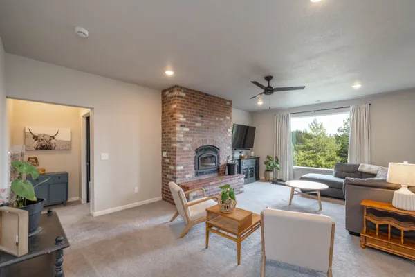 $999,999 | 6670 Stoneridge Way, Deer Park, WA 99006