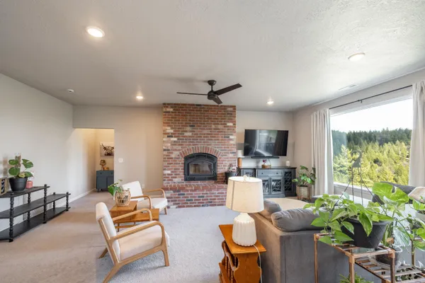 $999,999 | 6670 Stoneridge Way, Deer Park, WA 99006