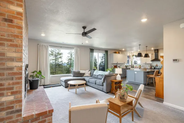 $999,999 | 6670 Stoneridge Way, Deer Park, WA 99006