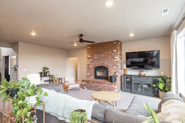 $999,999 | 6670 Stoneridge Way, Deer Park, WA 99006