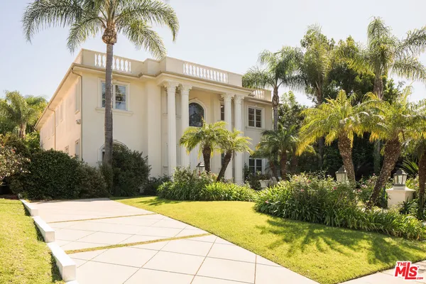 a view of a backyard of the house