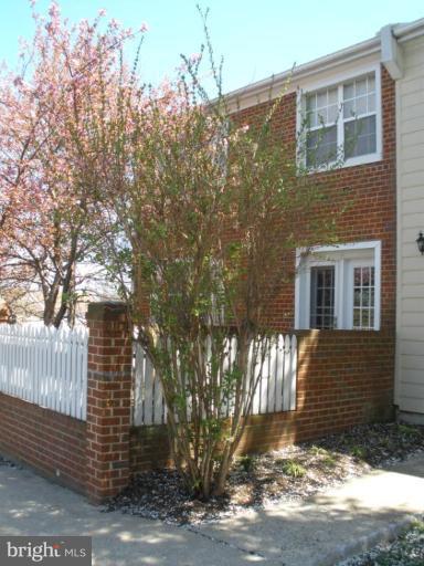 4622 28th Road South, Unit A Arlington, VA 22206 - Photo 1 of 22 Exterior (Main)