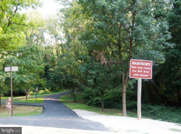 4622 28th Road South, Unit A Arlington, VA 22206 - Photo 17 of 22 The bike trail is close.