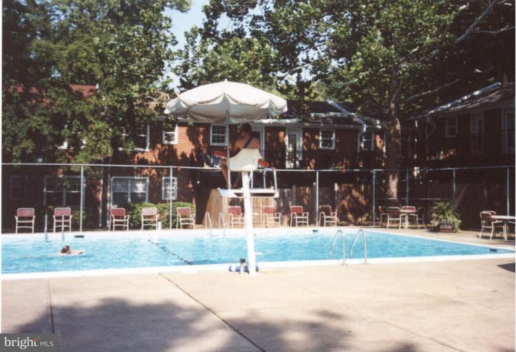 4622 28th Road South, Unit A Arlington, VA 22206 - Photo 20 of 22 Summer will be fun in The Arlington's 2 pools.