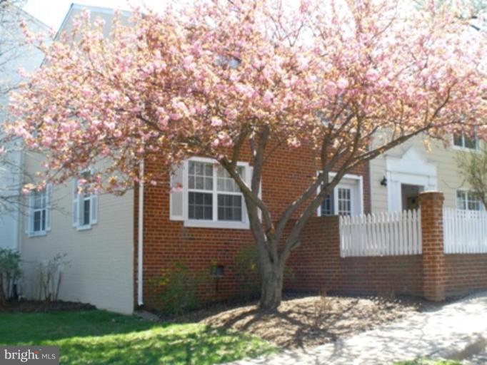 4622 28th Road South, Unit A Arlington, VA 22206 - Photo 22 of 22 Spring is here in The Arlington and at this home.