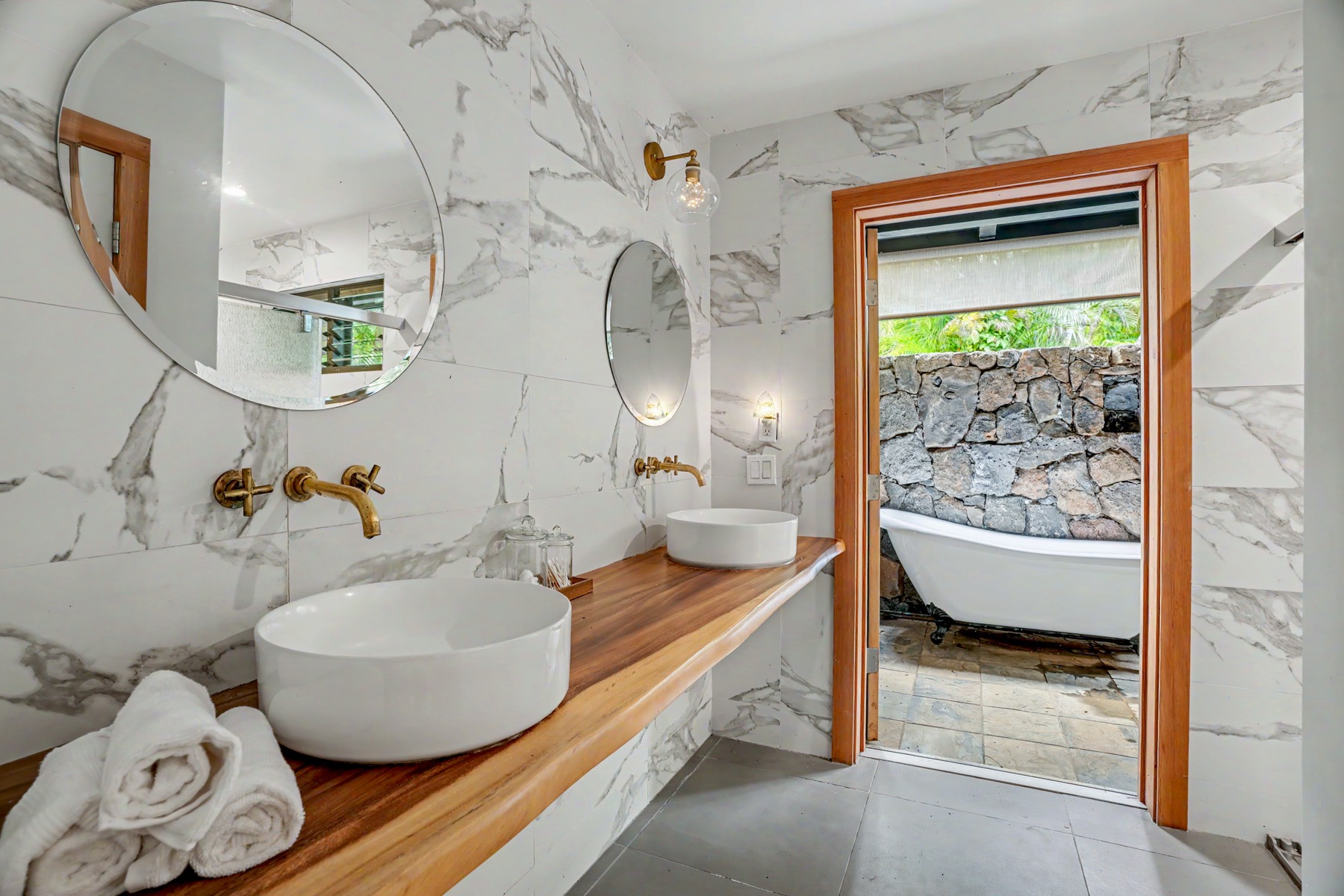 4470 A Wailapa Road Kilauea, HI 96754 - Photo 22 of 30 a bathroom with a tub and a sink