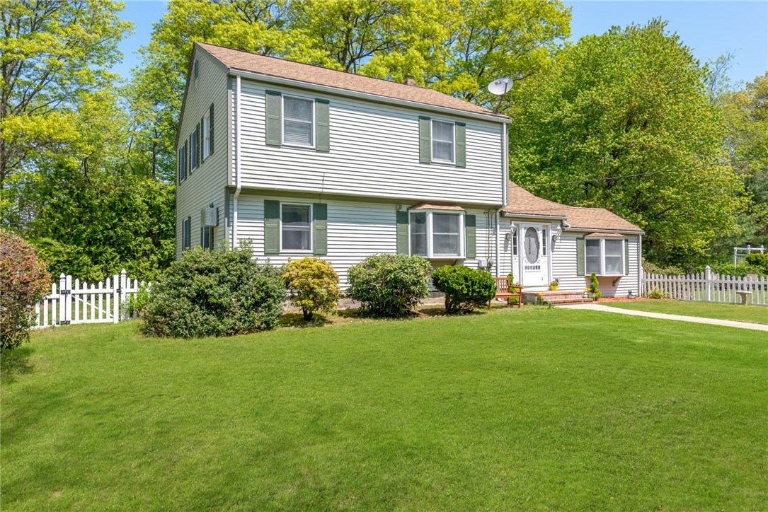 110 Crest Road Woonsocket, RI 02895 - Photo 2 of 31