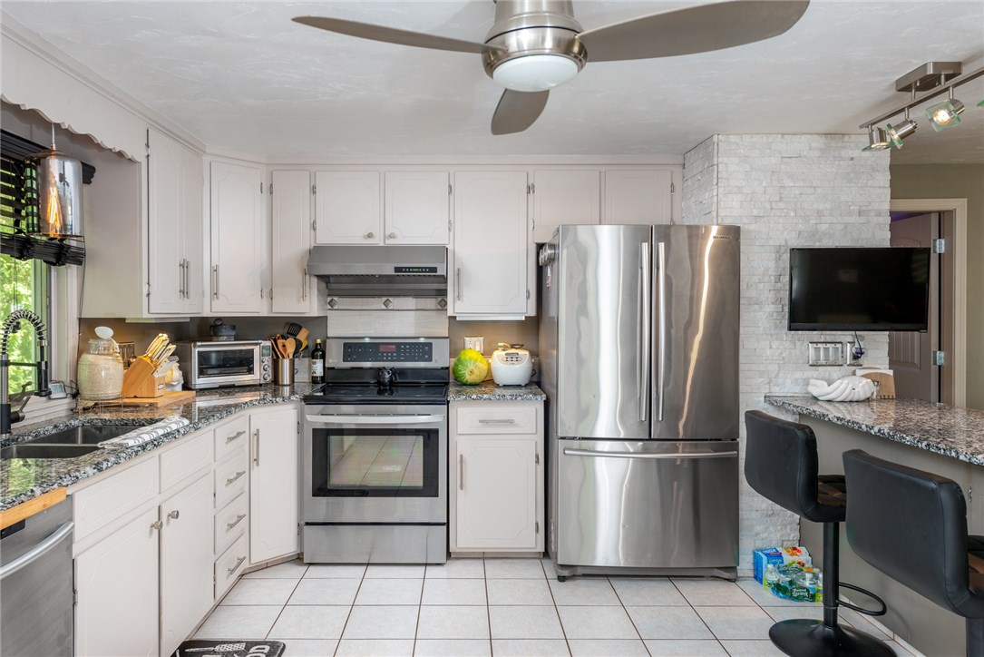 110 Crest Road Woonsocket, RI 02895 - Photo 7 of 31