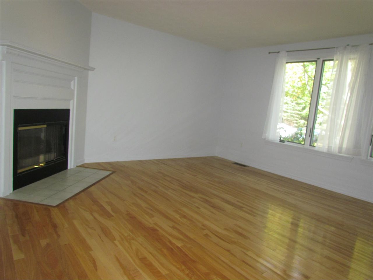 30 Preston Field Road, Unit 92 Nashua, NH 03064 - Photo 3 of 39