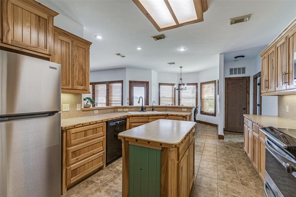 11744 Foutch Road Pilot Point, TX 76258 - Photo 12 of 35 Gallery Image 12