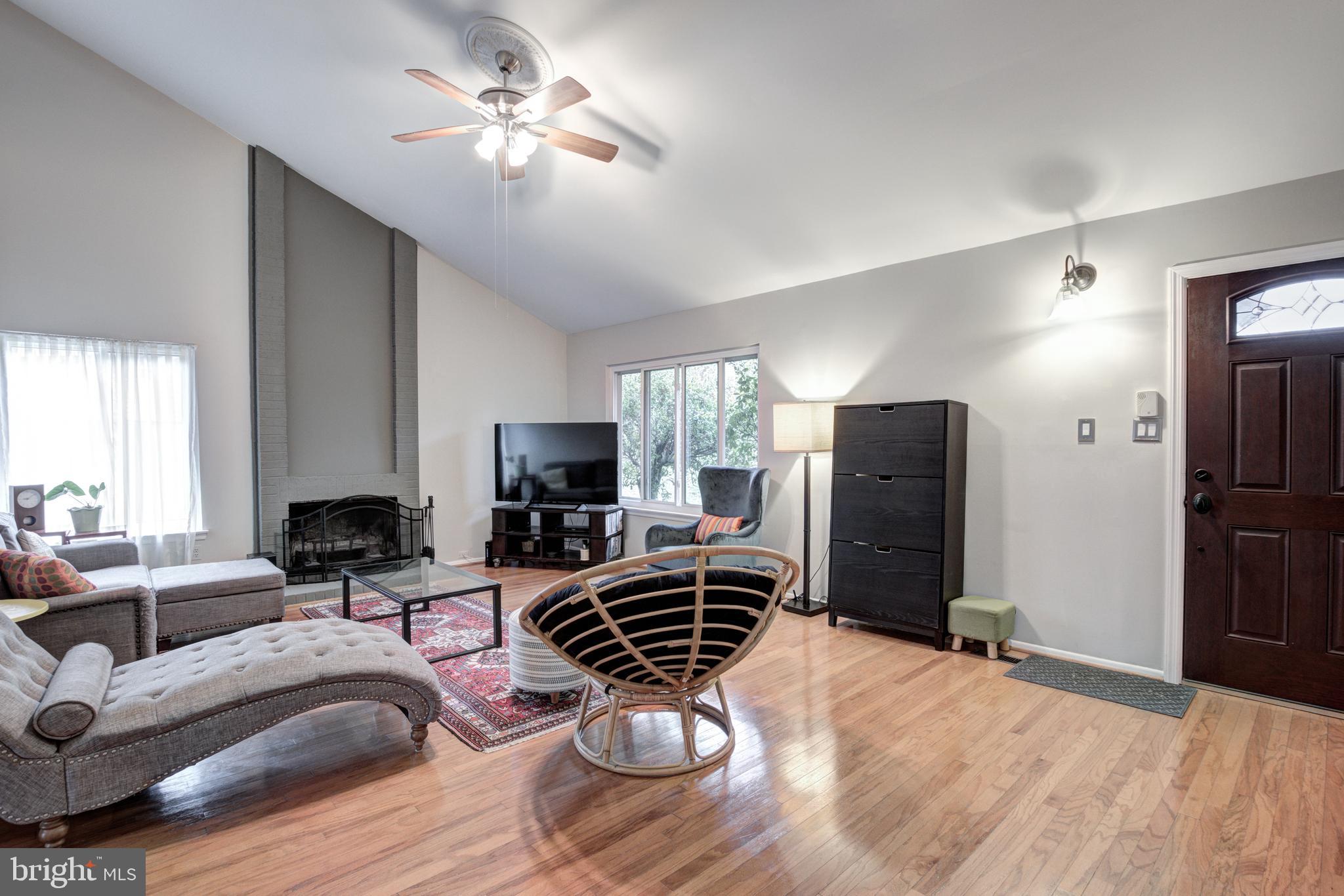 5917 Hall Street Springfield, VA 22152 - Photo 4 of 29 Gallery Image 4