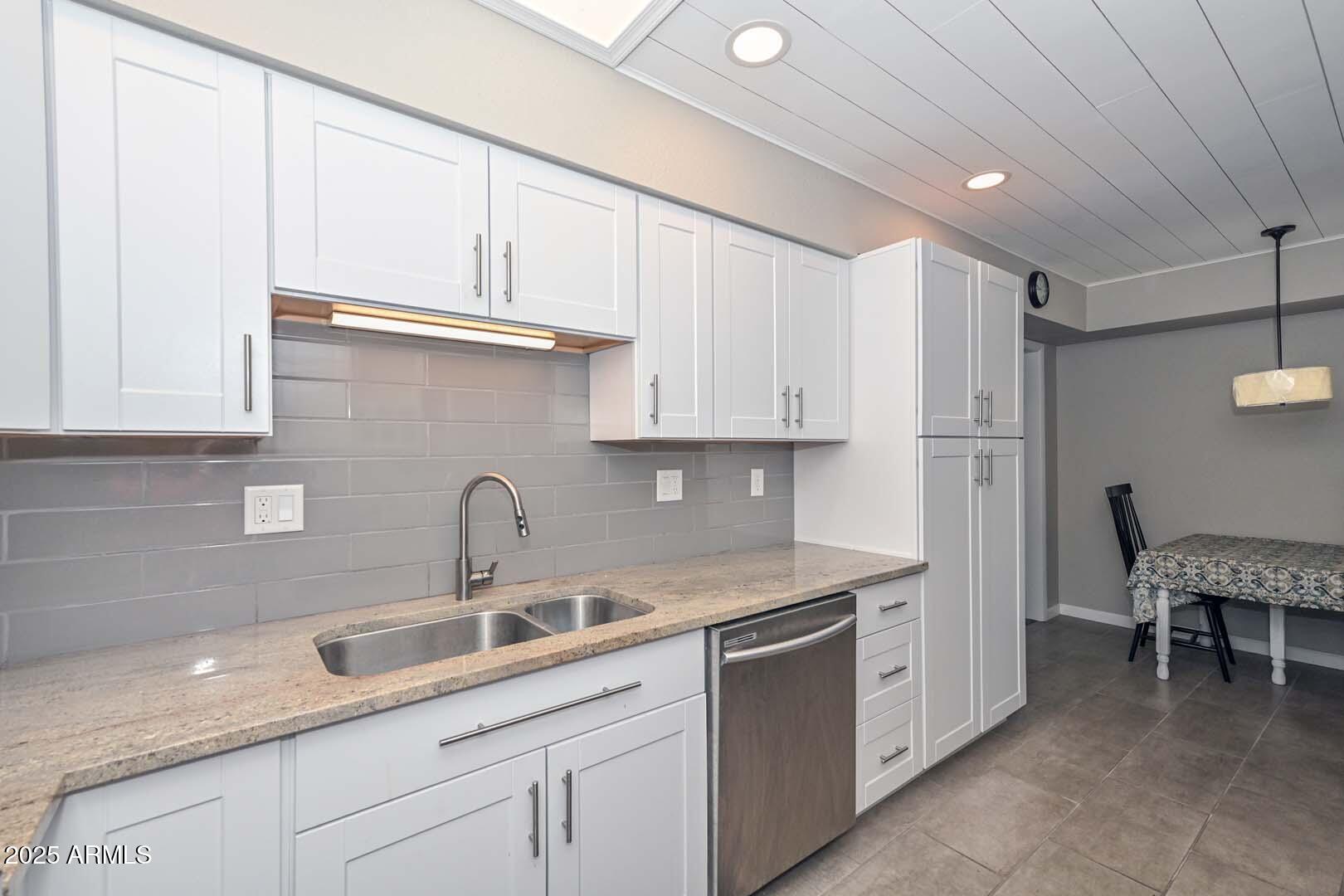 9970 West Royal Oak Road, Unit M Sun City, AZ 85351 - Photo 11 of 35 Kitchen-Breakfast Room