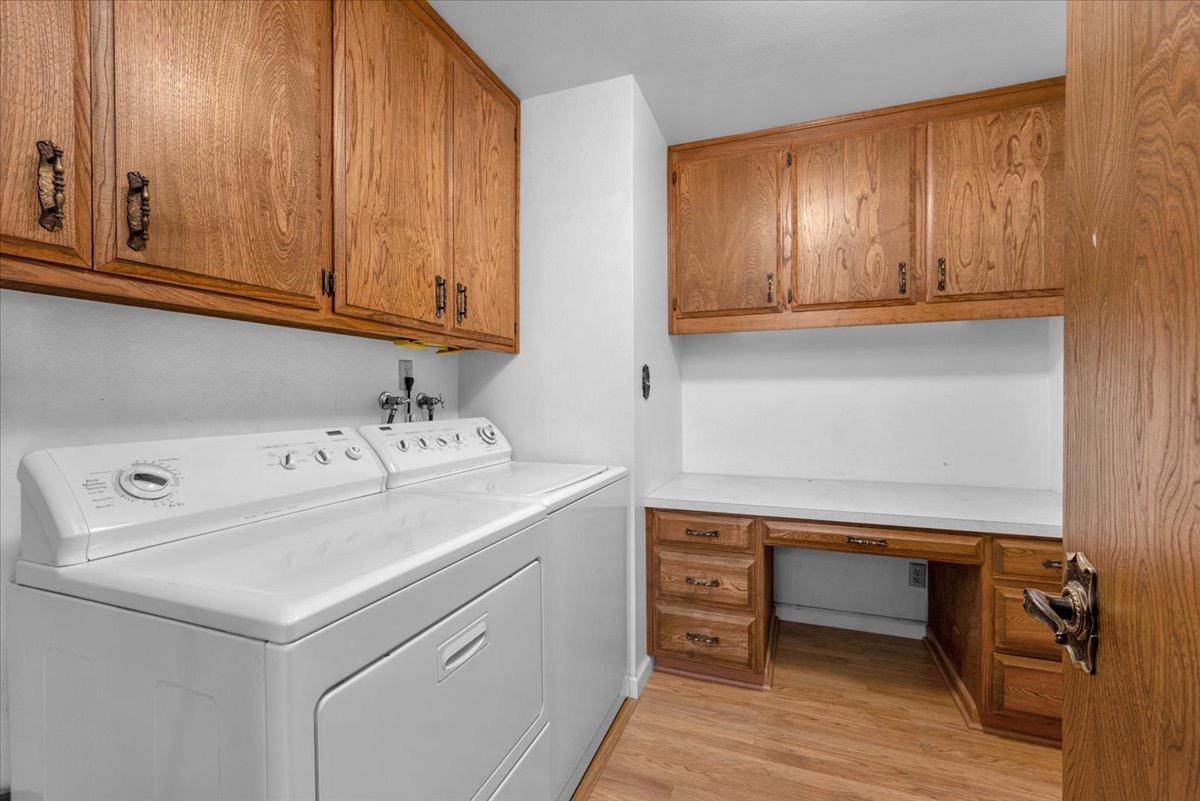 41071 Adobe Way Madera, CA 93636 - Photo 19 of 27 a utility room with sink dryer and washer