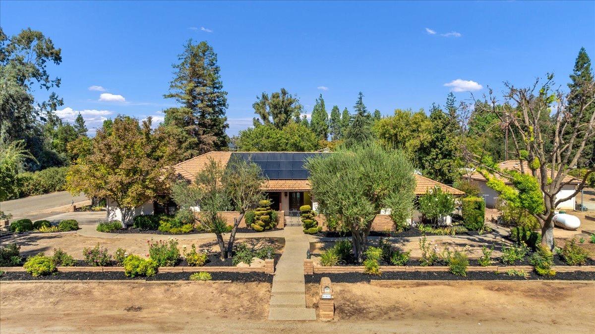 41071 Adobe Way Madera, CA 93636 - Photo 26 of 27 a view of a street with houses