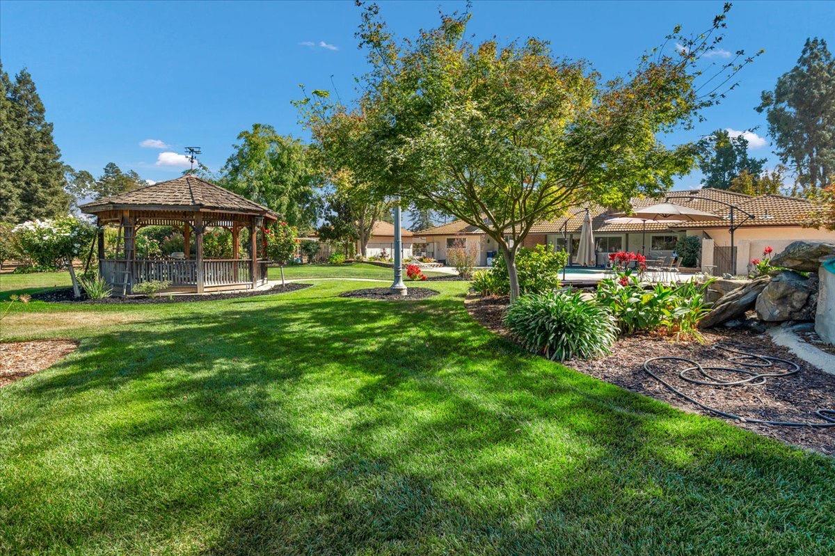 41071 Adobe Way Madera, CA 93636 - Photo 8 of 27 a front view of a house with a yard